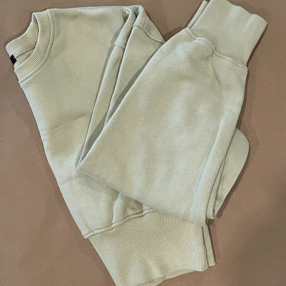 NWOT Forever 21 Cropped Sweater Medium